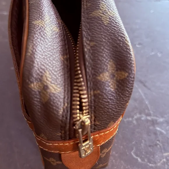 Louis Vuitton Monogram Canvas Clutch Bag in beautiful condition!!! - Picture 10 of 10